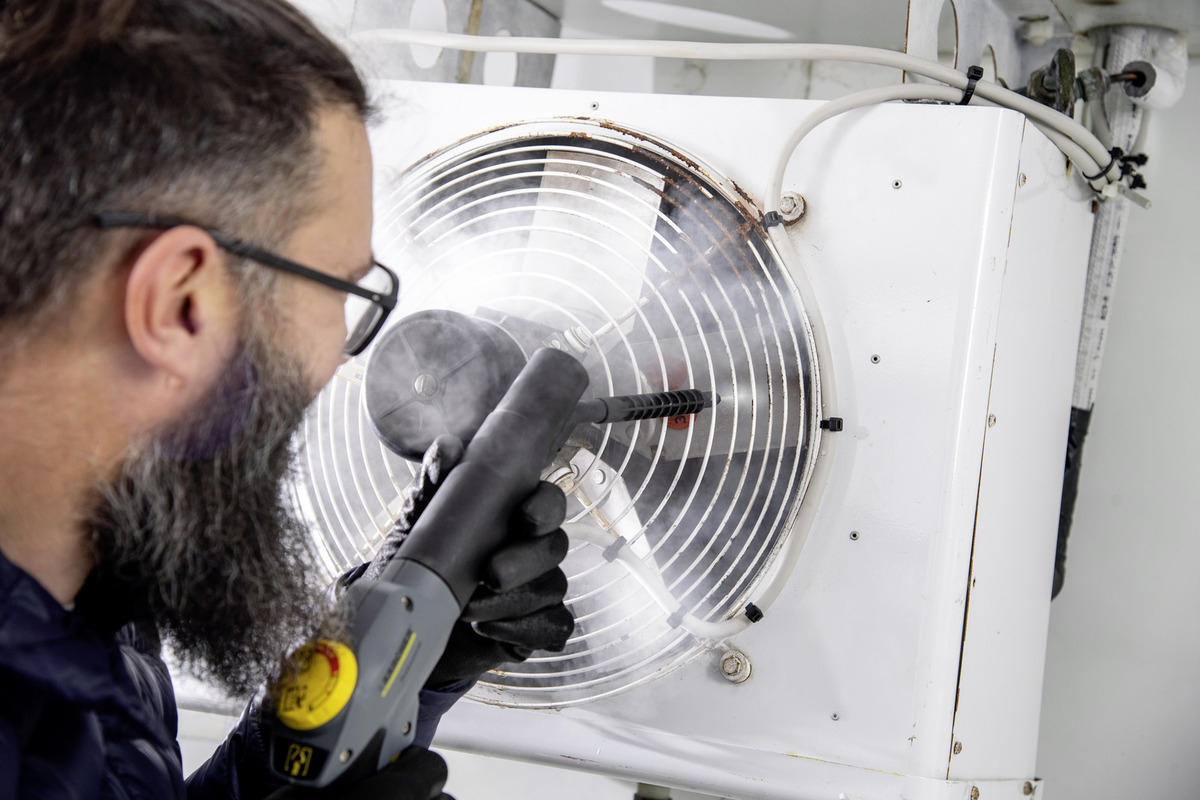 SGV 8-5 Steam Industrial Vacuum Cleaner for HVAC and Facility Maintenance